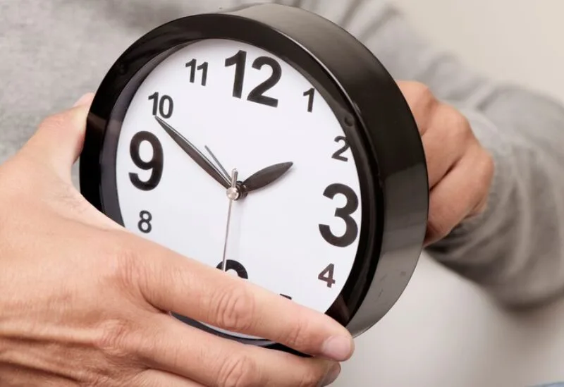 تأخير الساعة اعتباراً من منتصف ليل 24 – 25 تشرين الأول