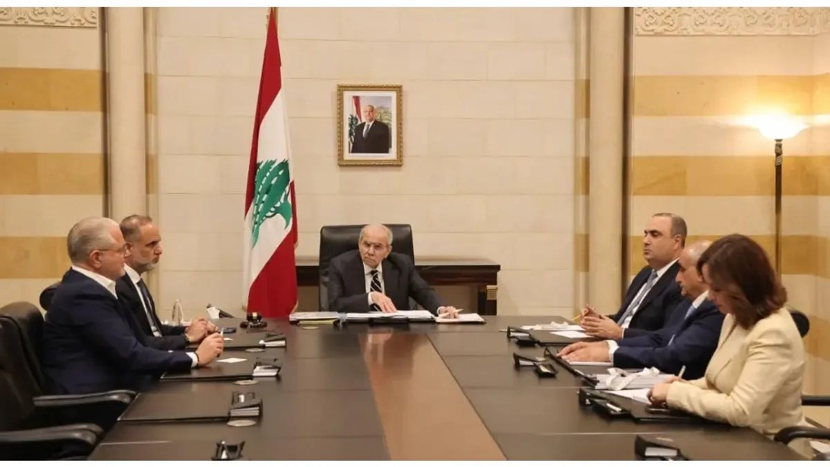 رئيس الحكومة ترأس اجتماعا بحث في تحضيرات بدء العمل في مطار القليعات وناقش مع اللجنة المكلفة متابعة ملف "سوليدير"طلب تمديد مدّة الشركة